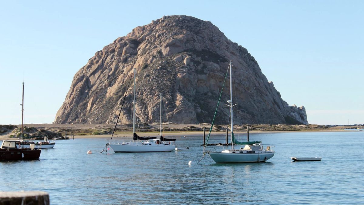 Der Hügel von Morro Bay an der kalifornischen Küste.
