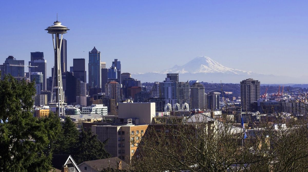 Blick auf die Seattle Skyline mit dem Space Needle als das Wahrzeichen der Stadt.