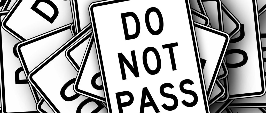 Verkehrsregeln: Do not pass sign - zeichen für nicht überholen in den USA.