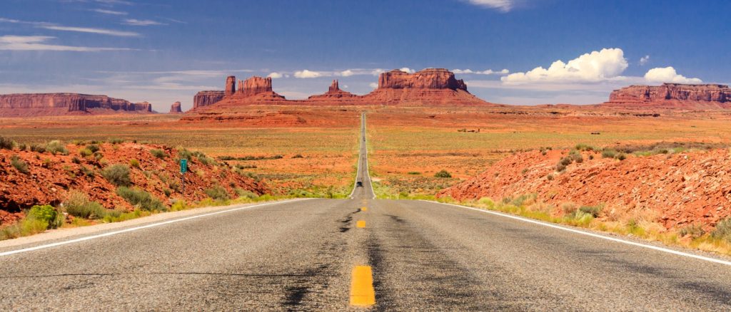 Straße ins Monument Valley, Utah.